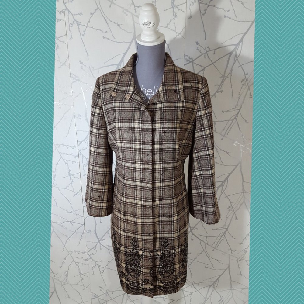 Due Per Due Beige Plaid Checks Floral Embroidered Button Front Coat